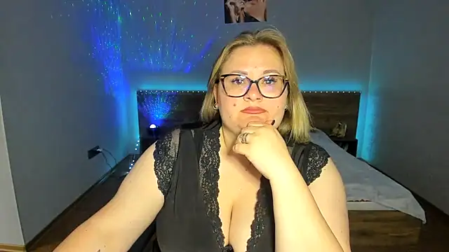 Snapshot of IrenRori chatting on 05-05-26, 06:38 IrenRori online show from 05-05-26, 06:38