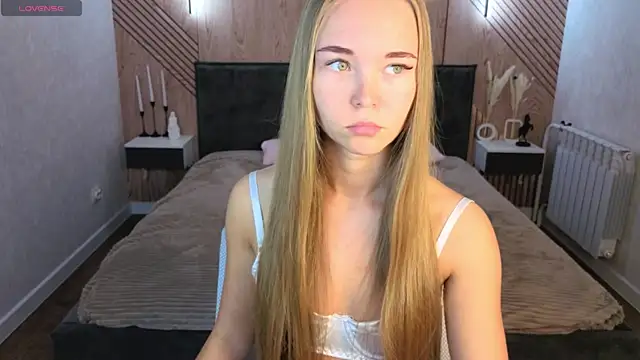 Milana Sorrento online show from 05-12-26, 01:02