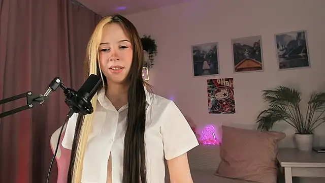 Luvienne Belle online show from 06-25-26, 03:04