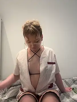 LilyFoot online show from 04-27-26, 04:38