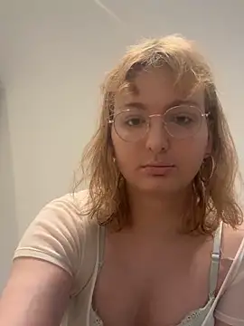 LilyFoot online show from 04-25-26, 04:15