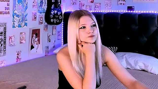 LunariaFox online show from 05-14-26, 02:58