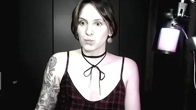 shy Miracle online show from 05-05-26, 02:09
