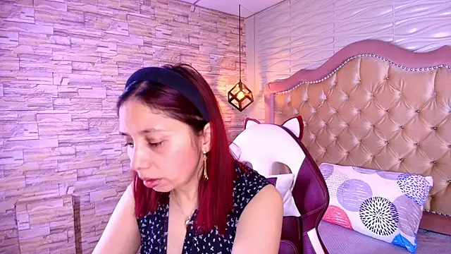 Snapshot of stephaniesun_ chatting on 07-25-26, 01:28 stephaniesun online show from 07-25-26, 01:28