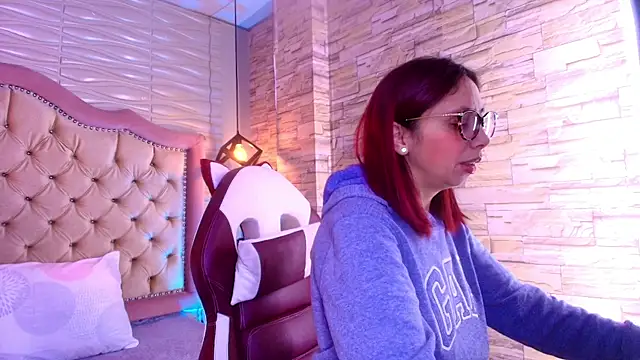 Snapshot of stephaniesun_ chatting on 07-22-26, 01:02 stephaniesun online show from 07-22-26, 01:02