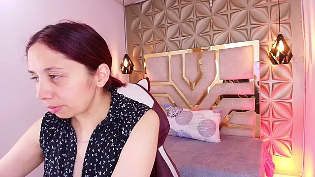 Snapshot of stephaniesun_ chatting on 06-13-26, 12:25 stephaniesun online show from 06-13-26, 12:25