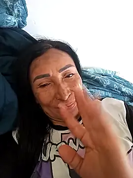 Lara vela online show from 05-20-26, 01:19