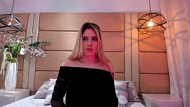 AndreinaOwen online show from 07-27-26, 12:12