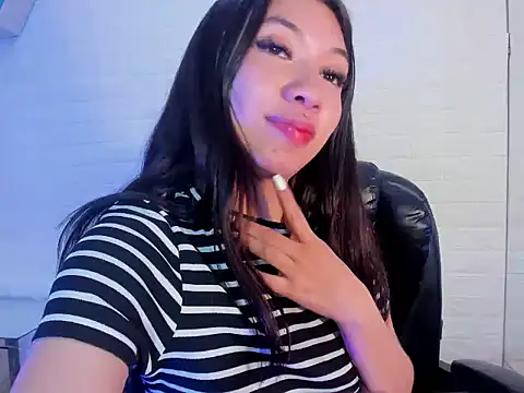 Aris Logan online show from 05-10-26, 03:54