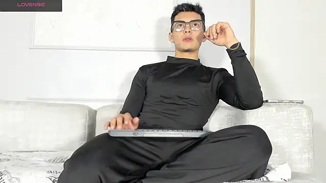 Alan Salazar online show from 06-19-26, 05:41