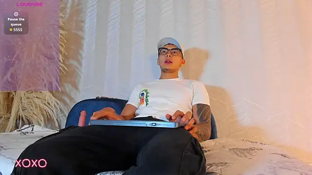 Alan Salazar online show from 06-12-26, 05:32