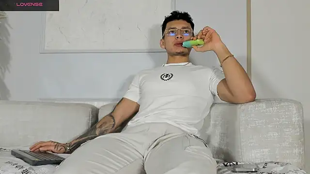 Alan Salazar online show from 06-18-26, 05:40