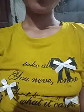 Snapshot of Rosie_LoveUU chatting on 05-17-26, 11:32 Rosie LoveUU online show from 05-17-26, 11:32