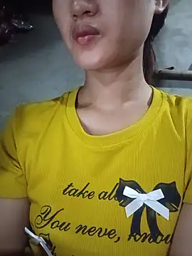 Snapshot of Rosie_LoveUU chatting on 05-16-26, 11:26 Rosie LoveUU online show from 05-16-26, 11:26