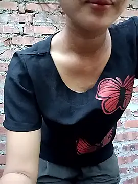Snapshot of Rosie_LoveUU chatting on 05-05-26, 11:13 Rosie LoveUU online show from 05-05-26, 11:13
