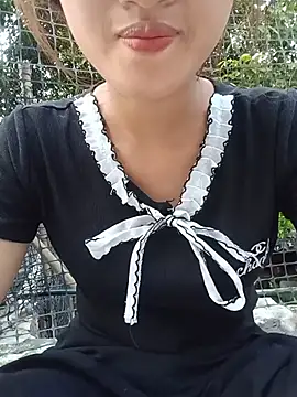 Snapshot of Rosie_LoveUU chatting on 05-14-26, 11:07 Rosie LoveUU online show from 05-14-26, 11:07