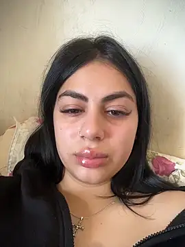 Snapshot of LilyLovell chatting on 04-28-26, 11:47 LilyLovell online show from 04-28-26, 11:47