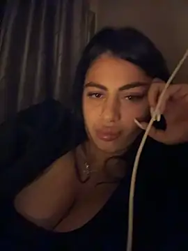 Snapshot of LilyLovell chatting on 05-09-26, 06:00 LilyLovell online show from 05-09-26, 06:00