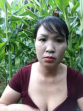 Snapshot of Beola-mi chatting on 05-19-26, 11:01 Beola-mi online show from 05-19-26, 11:01