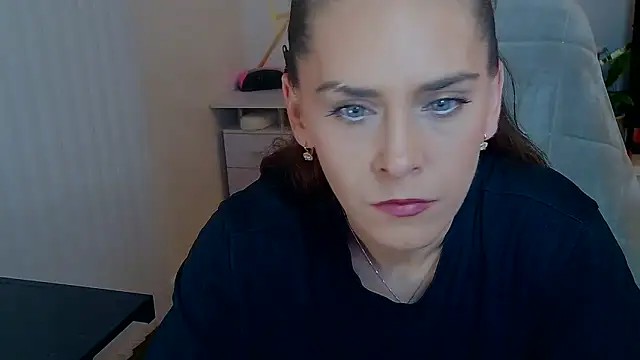 khalessi13 online show from 05-12-26, 09:54