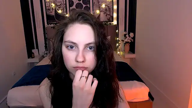 Snapshot of _AliceWells chatting on 04-29-26, 06:06 AliceWells online show from 04-29-26, 06:06