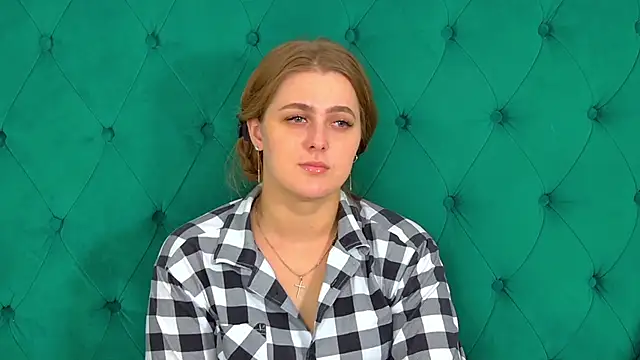 EllaBells online show from 06-17-26, 05:07