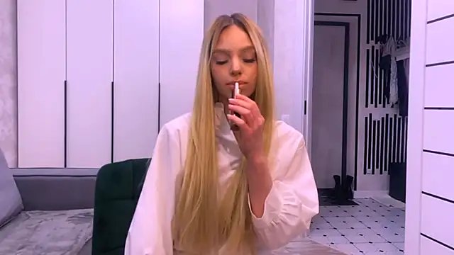 Mooniesiesita online show from 04-25-26, 06:49