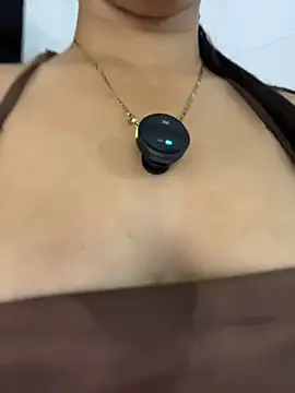 Chloe Thomsoon  online show from 06-11-26, 12:32