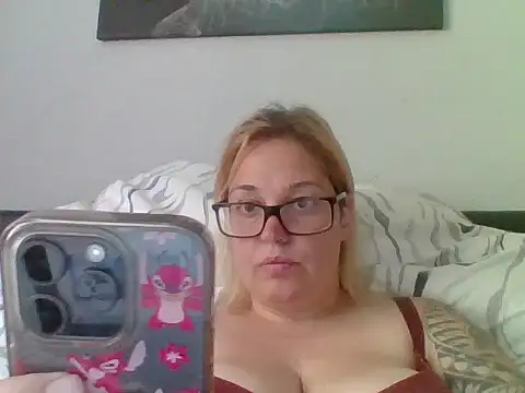 Snapshot of SecretRavenXO chatting on 06-03-26, 02:18 SecretRavenXO online show from 06-03-26, 02:18