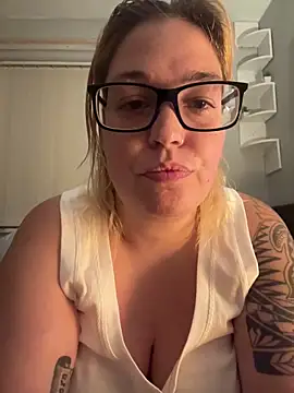 Snapshot of SecretRavenXO chatting on 06-07-26, 10:04 SecretRavenXO online show from 06-07-26, 10:04