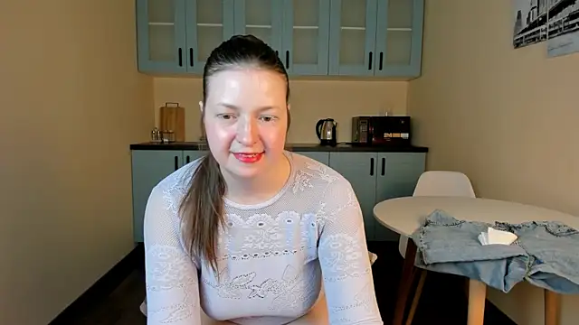 NellieBev online show from 05-08-26, 02:32