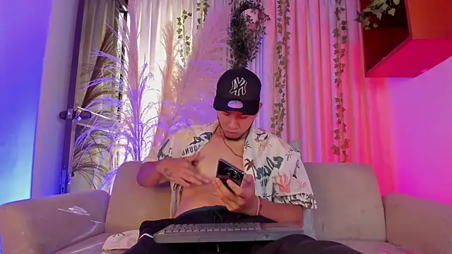 lyonGold  online show from 04-28-26, 01:59