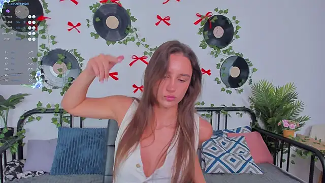 NicoleWells22 online show from 06-07-26, 04:28