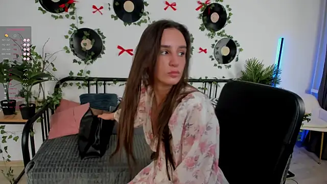 NicoleWells22 online show from 05-17-26, 03:50
