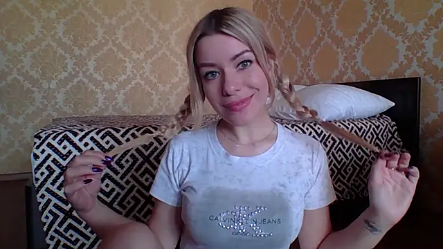 Softy Aura  online show from 05-28-26, 01:28