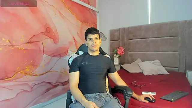Snapshot of Derek_Voss chatting on 05-11-26, 12:39 Derek Voss online show from 05-11-26, 12:39