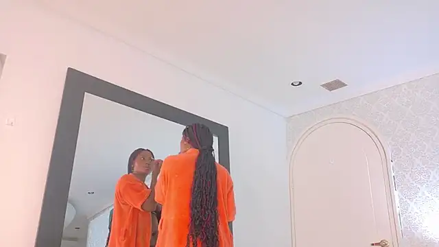 Elektradoll1 online show from 05-13-26, 11:39