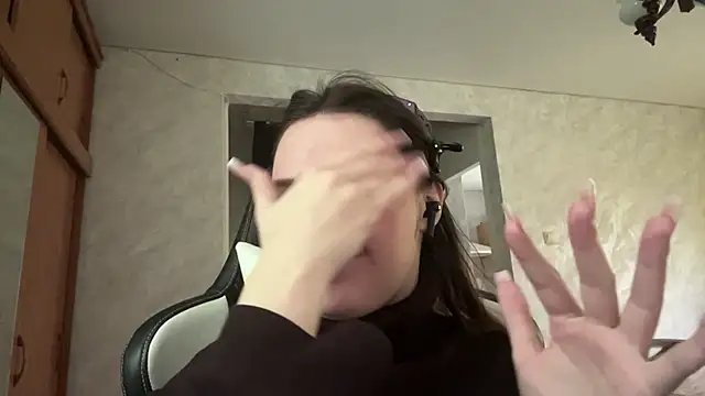 LeslySerna online show from 04-24-26, 09:00