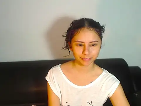 Snapshot of BellaLuxxs chatting on 05-11-26, 11:35 BellaLuxxs online show from 05-11-26, 11:35