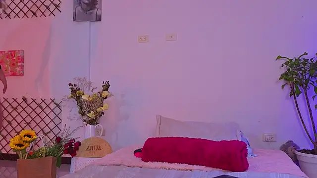 Lovelymoon  online show from 05-13-26, 05:25