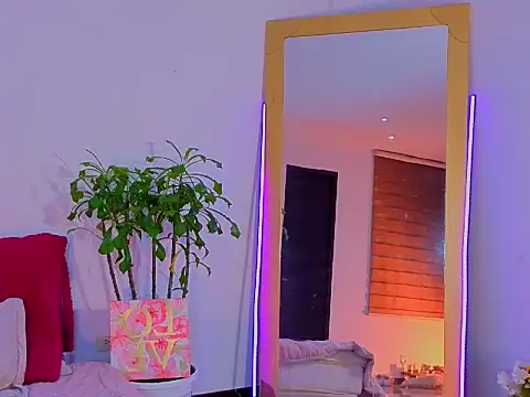Lovelymoon  online show from 06-10-26, 06:03
