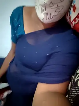 Snapshot of Tamil_Hot_HoneyBee chatting on 06-05-26, 05:34 Tamil Hot HoneyBee online show from 06-05-26, 05:34
