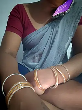 Snapshot of Tamil_Hot_HoneyBee chatting on 06-10-26, 07:37 Tamil Hot HoneyBee online show from 06-10-26, 07:37