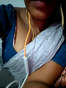 Snapshot of Tamil_Hot_HoneyBee chatting on 06-17-26, 06:02 Tamil Hot HoneyBee online show from 06-17-26, 06:02