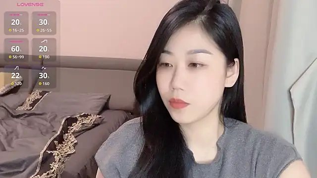 Snapshot of F-Yuwei chatting on 05-30-26, 01:17 F-Yuwei online show from 05-30-26, 01:17