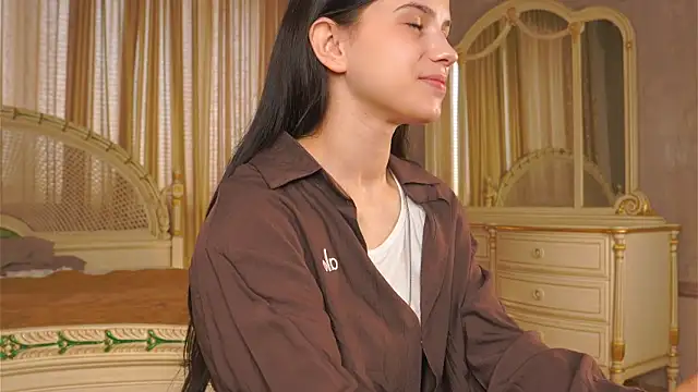 KarenaKukler online show from 06-04-26, 03:00