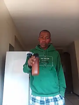 Snapshot of Mphoza0211 chatting on 06-10-26, 09:54 Mphoza0211 online show from 06-10-26, 09:54