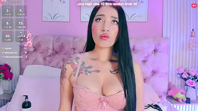 Ariana west  online show from 05-11-26, 02:45