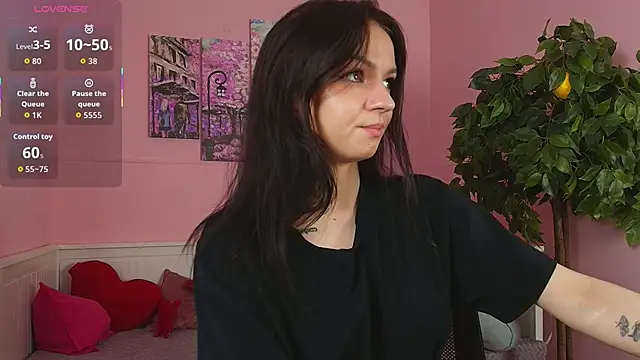 Luna Come online show from 06-03-26, 02:33