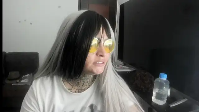Snapshot of romina23 chatting on 05-19-26, 10:28 romina23 online show from 05-19-26, 10:28